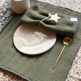jacky-and-family-set-de-table-réversible-gaze-de-coton-fleurs-vert-foncé-décoration-duo-8