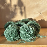 POMPONS À SUSPENDRE - VERT SAUGE