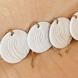 MÉDAILLE VIERGE EN PORCELAINE