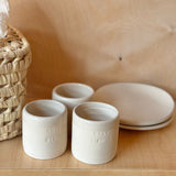 jacky-and-family-coffret-personnalisé-ceramiques-tasses-gobelets-coupelles-assiettes-prenoms-vanity-palme-3