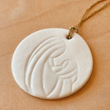 MÉDAILLE VIERGE EN PORCELAINE