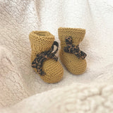 jacky-and-family-chaussons-tricot-camel-élastique-léopard-4