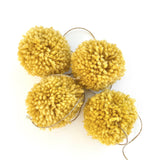 jacky-and-family-pompons-laine-jaune-moutarde-2