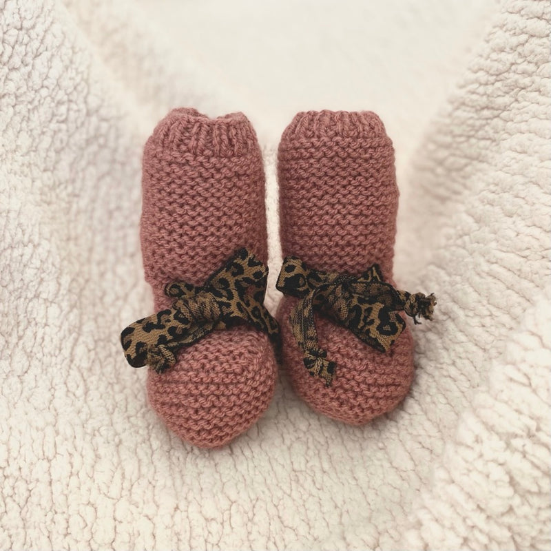 jacky-and-family-chaussons-bébé-tricot-laine-bois-de-rose-leopard-2