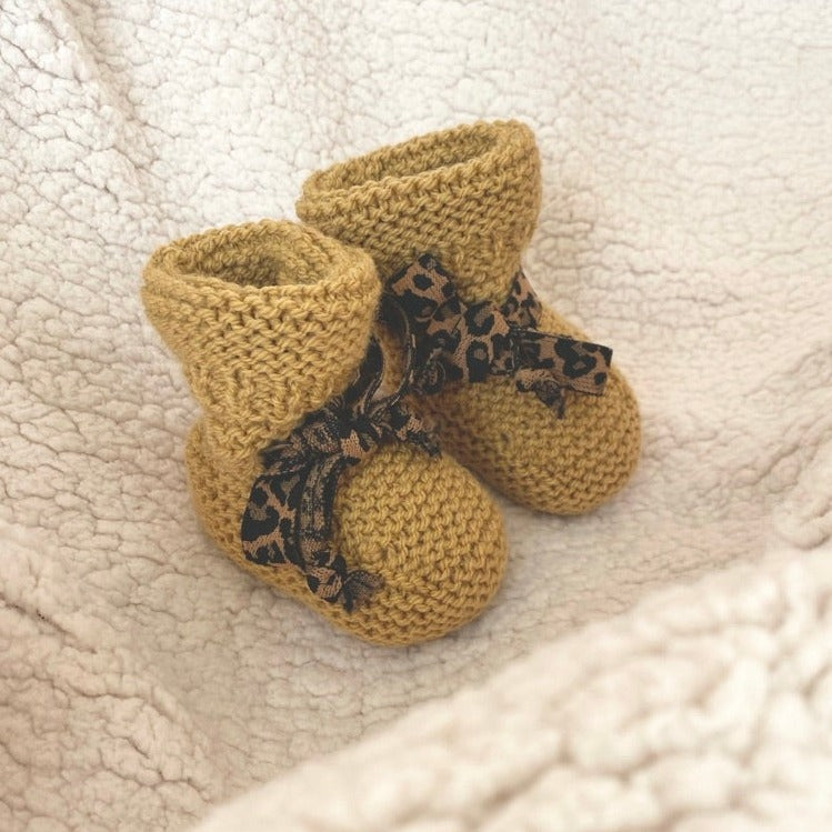 jacky-and-family-chaussons-tricot-camel-élastique-léopard-1