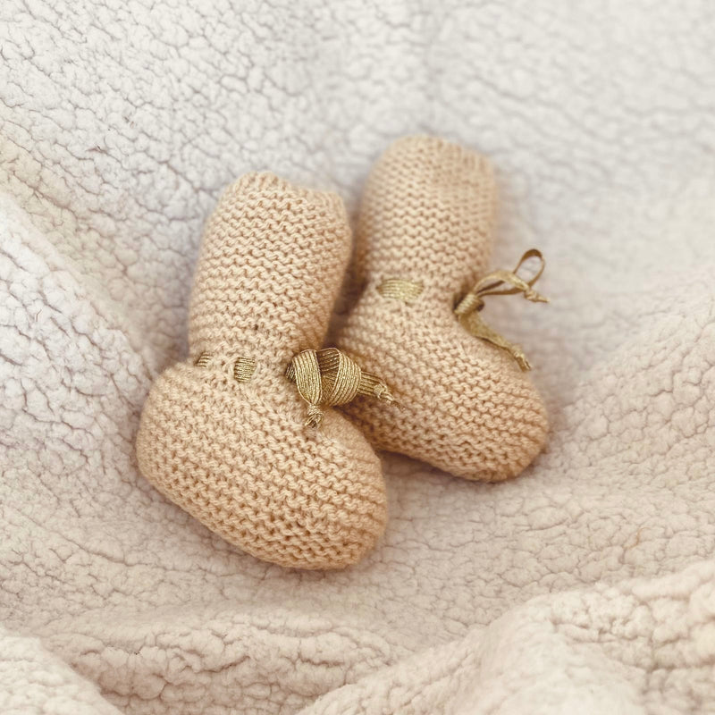 jacky-and-family-chaussons-bébé-laine-tricot-beige-nude-elastique-doré-3