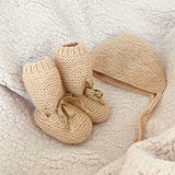 jacky-and-family-chaussons-bonnet-beguin-bébé-laine-tricot-beige-nude-elastique-doré-1