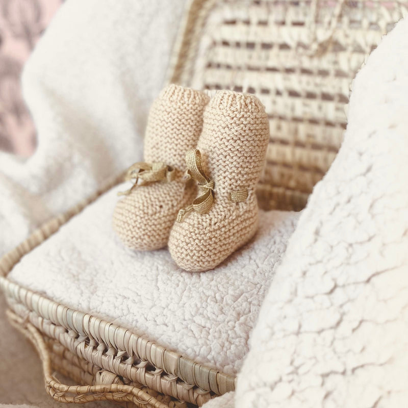 jacky-and-family-chaussons-bébé-laine-tricot-beige-nude-elastique-doré-4
