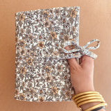 jacky-and-family-protege-carnet-de-sante-fleurs-liberty-fleurs-sechees-personnalisé-4