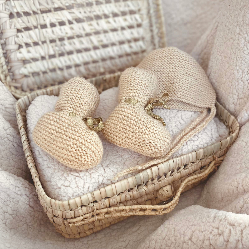 jacky-and-family-chaussons-bonnet-beguin-bébé-laine-tricot-beige-nude-elastique-doré-2