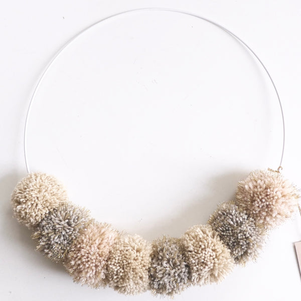 jackyandfamily-pompons-couronne-mahault-1